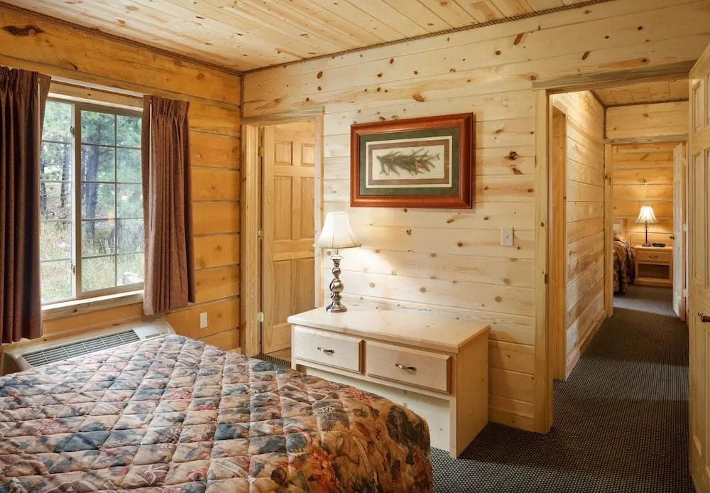 Rock Crest Lodge & Cabins
