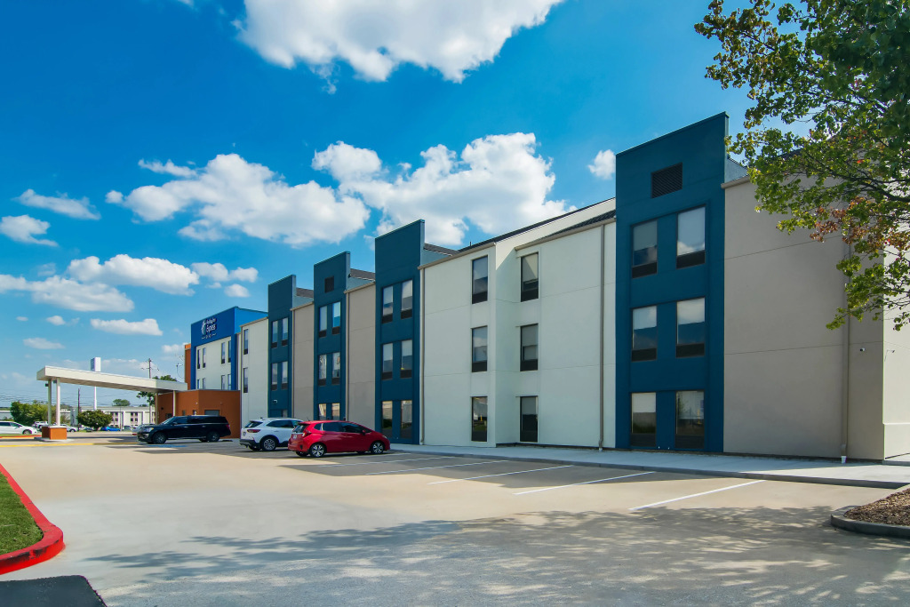 Holiday Inn Express & Suites Joplin Southeast by IHG