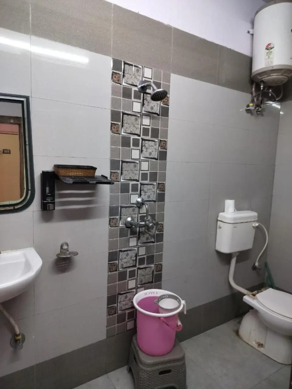 DS Residency-Near Varanasi Jn Railway station N Temples-Parking-Free Wi-Fi