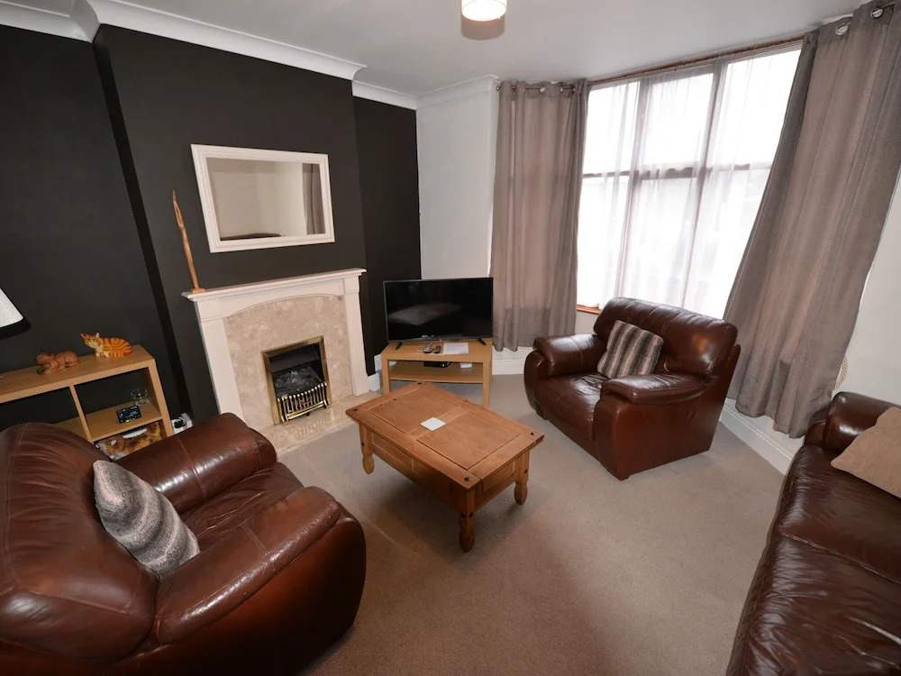 Swanky Family Holiday Home in Coventry near Live Escape Room