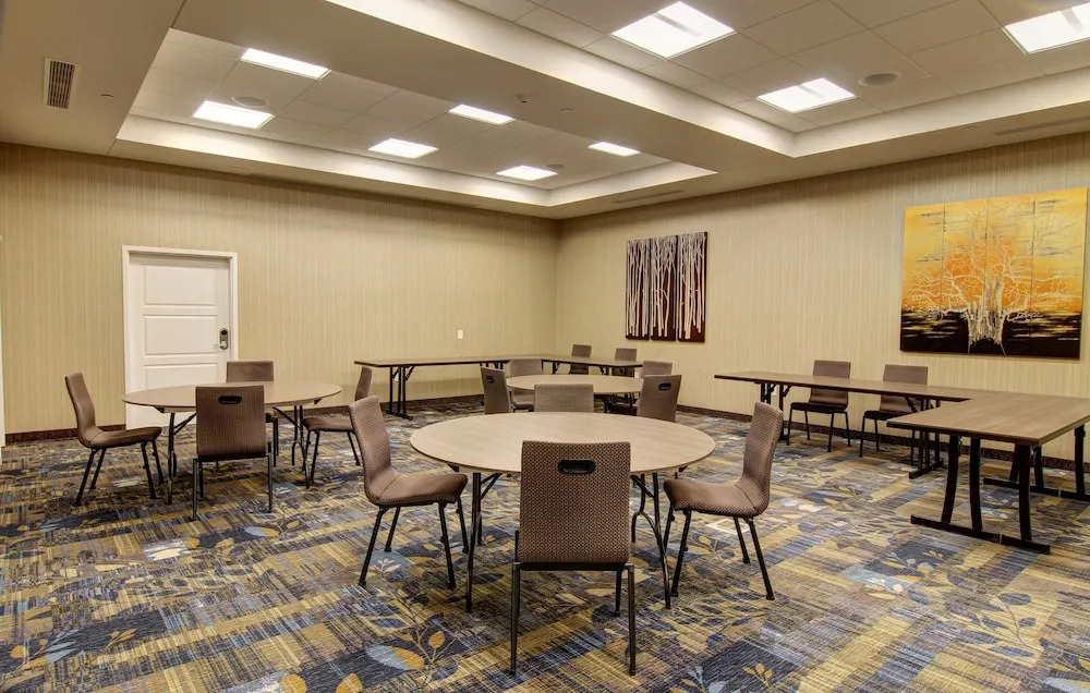 Holiday Inn Express Fargo SW I-94 45th St