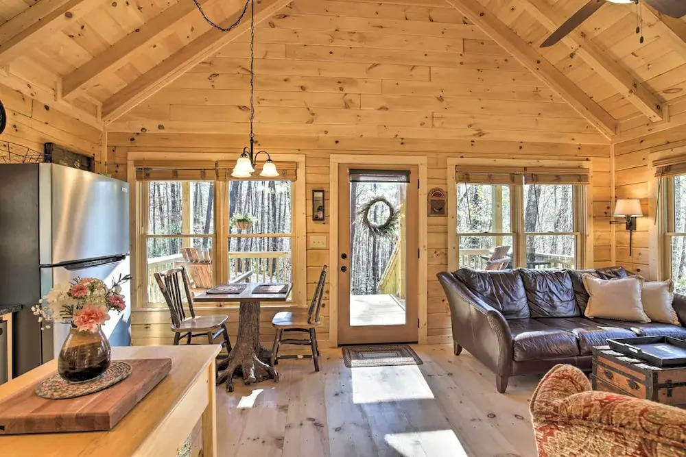 Cherry Log Couples Cabin Near Hiking & Waterfalls