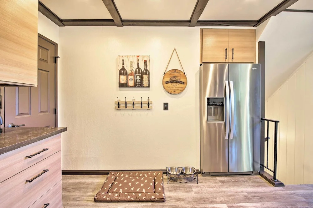 Bikes + Game Room: Lovely Lake Arrowhead Home!