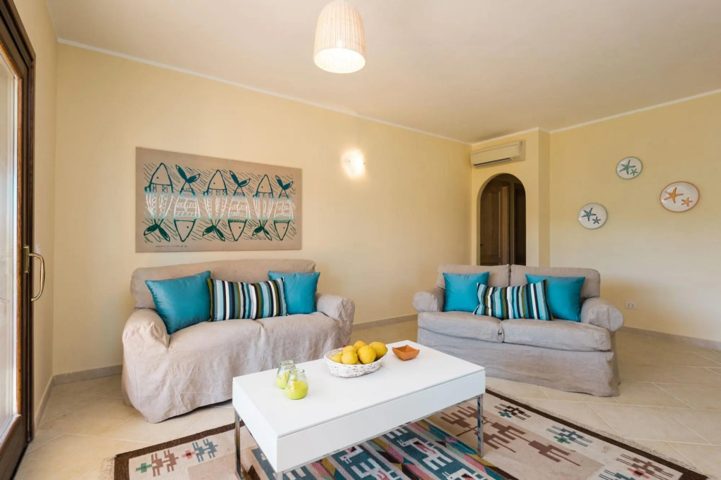 It consists of 4 bedrooms (1 double and one with twin beds, 1 double with also a single bed, one dou-PERLACEA 16