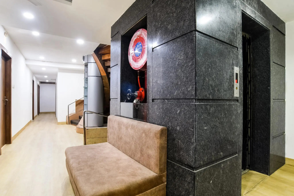 Capital O IND679 Hotel Rajwada Palace
