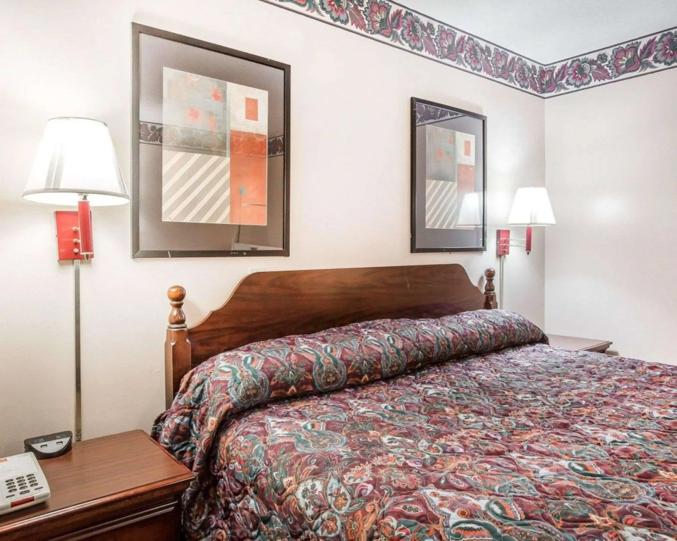 Econo Lodge McDonough South