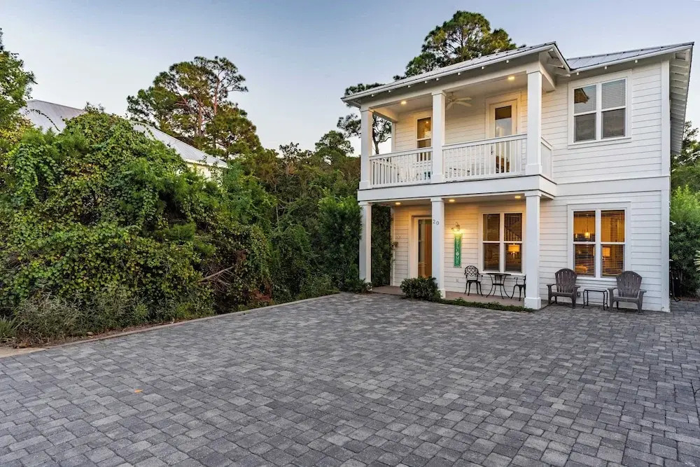 Gulf Coast Gem by Avantstay 3 Blocks to Beach & Town Plaza Community Pool