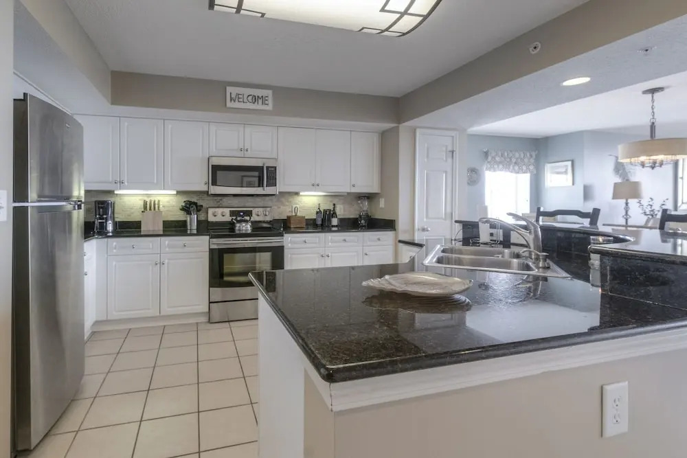 Yacht Club S #1-1001b 2 Bedroom Condo by RedAwning