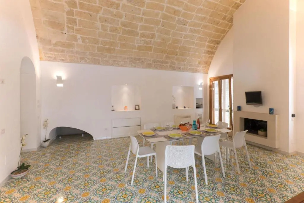 Villa a mare grande piscina, tennis, calcetto m750