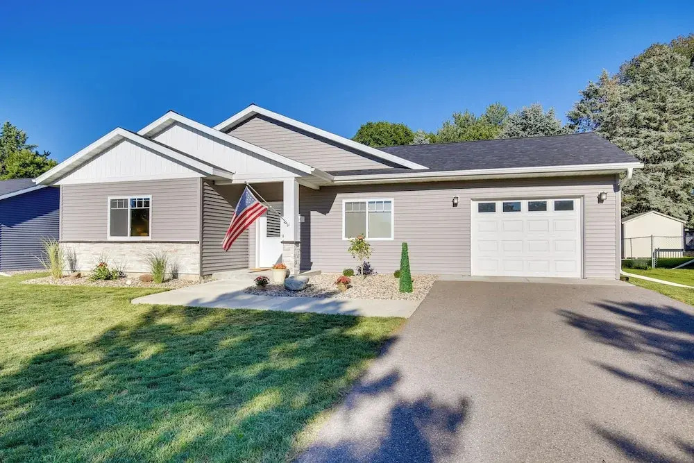 Mankato Getaway w/ Game Room & Salt Water Hot Tub!