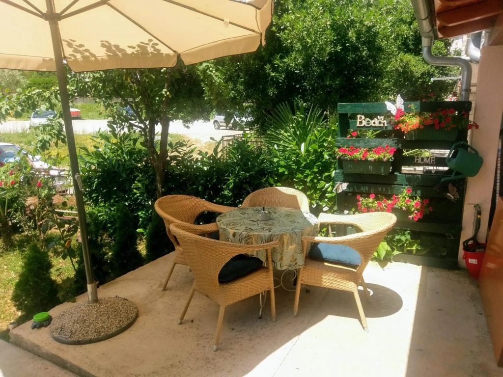 Lovely apartment with garden and terrace