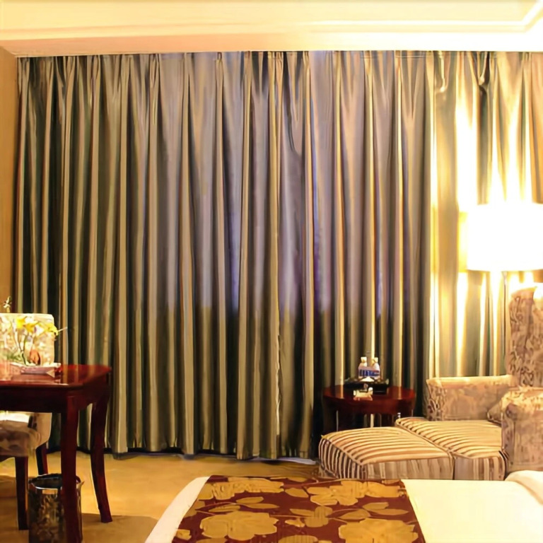 Four Seasons Moon Hotel