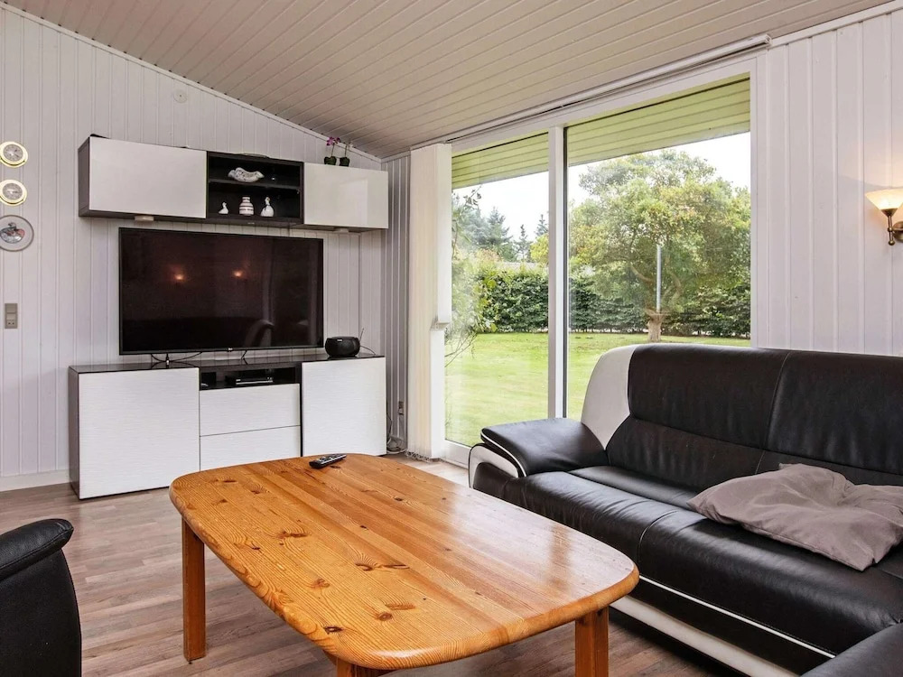 Peaceful Holiday Home in Falster near Sea