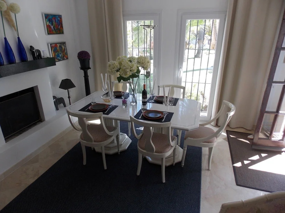 Villa Malibú close to Puerto Banús by Marbella Vacances