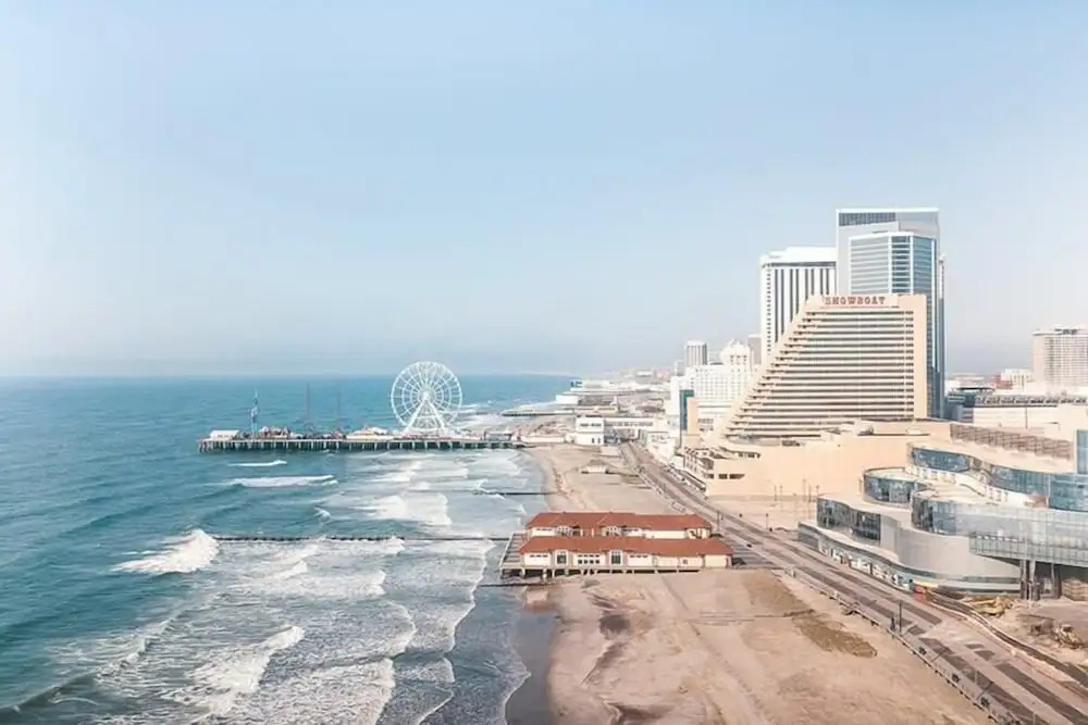 Beachfront Double Queen - CozySuites