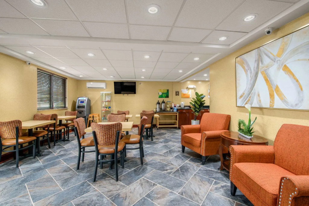 Hibiscus Inn & Suites
