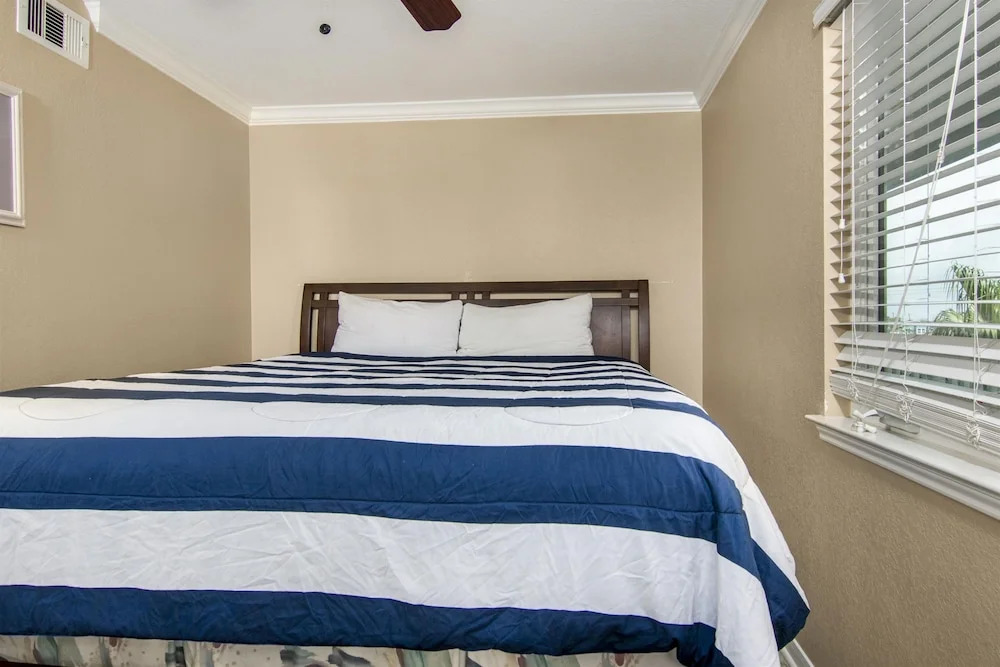 Seascape 2204 1 Bedroom 1 Bathroom Condo