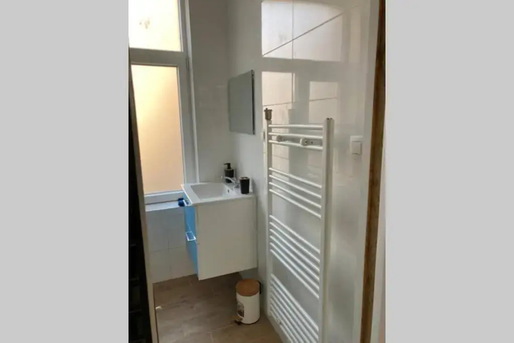 Magnifique Studio au 2ème étage, à proximité de la gare du midi!