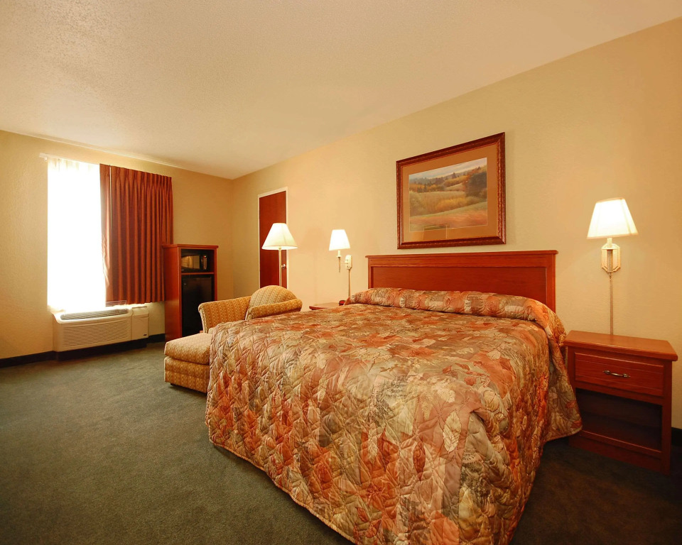 Econo Lodge Inn & Suites Kearney South