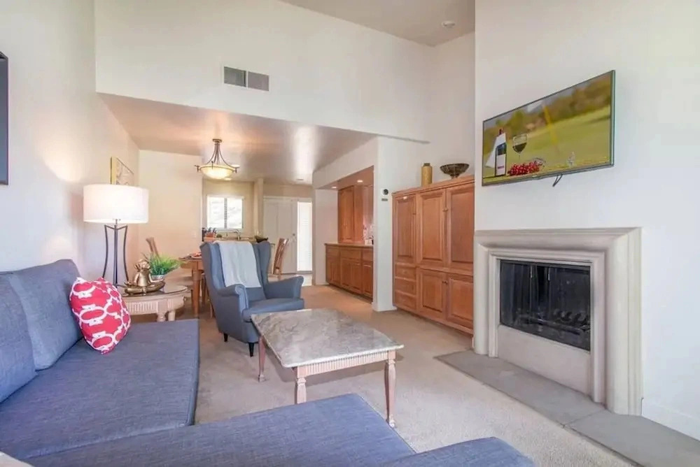 2BR Near Wineries Golf Course View Parking