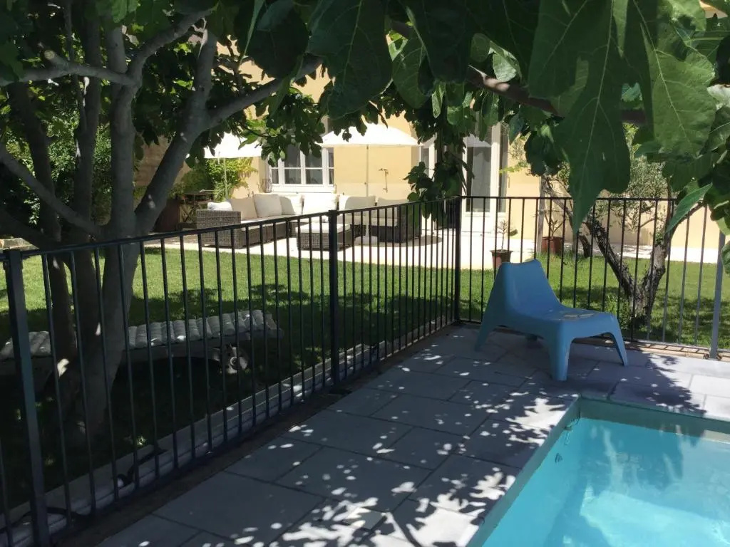 Beautiful vacation rental with private pool in the heart of the city of Avignon, sleeps 8
