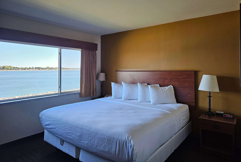 AmericInn by Wyndham Fort Pierre - Conference Center