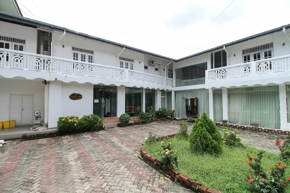 OYO 347 Hotel Empryean