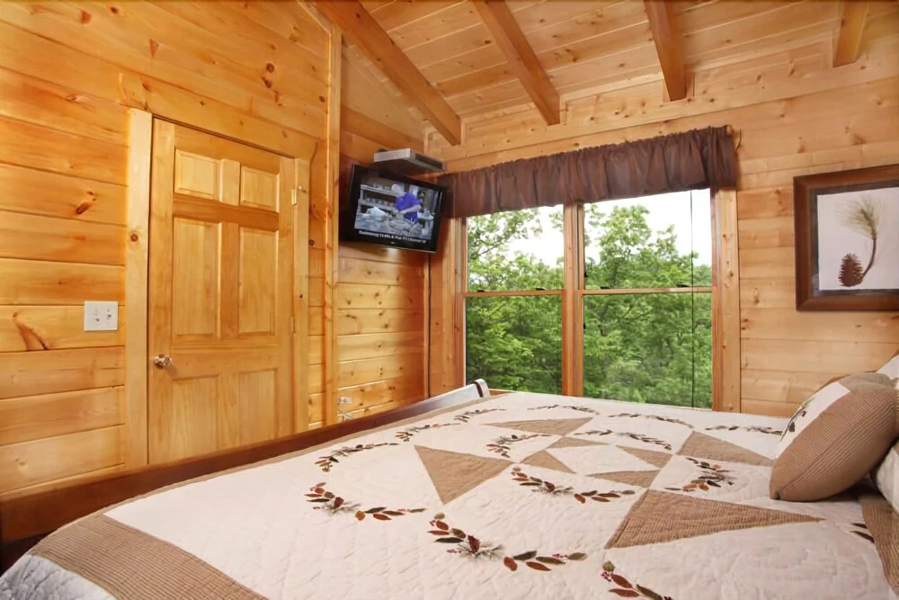 Together Again 2 Bedroom Home with Hot Tub