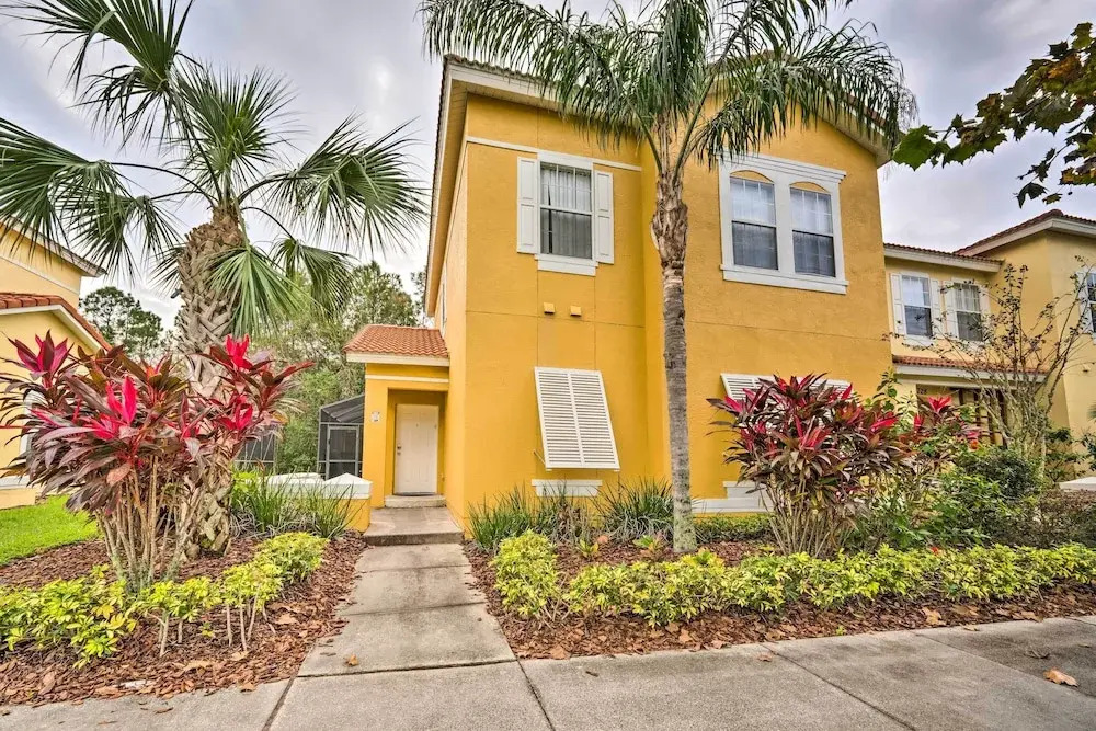 Kissimmee Resort Townhome w/ Pool, 7 Mi to Disney!