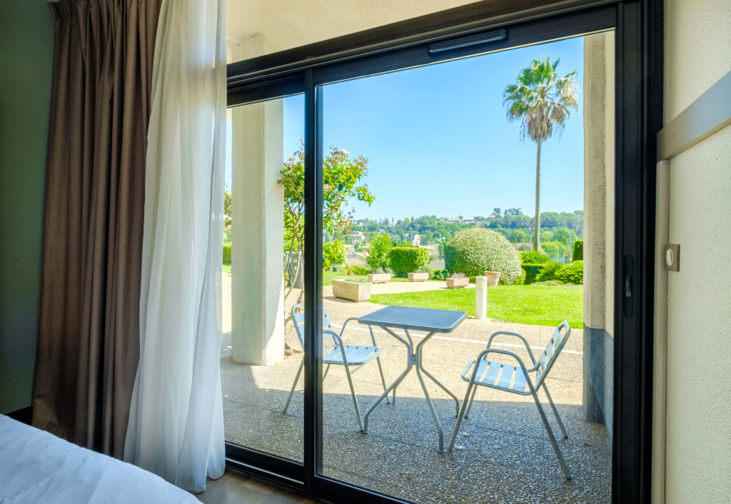 B&B HOTEL Villeneuve Loubet Village