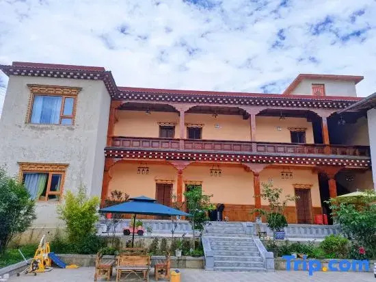 Shangri-La Pond Pine Forest Card Homestay