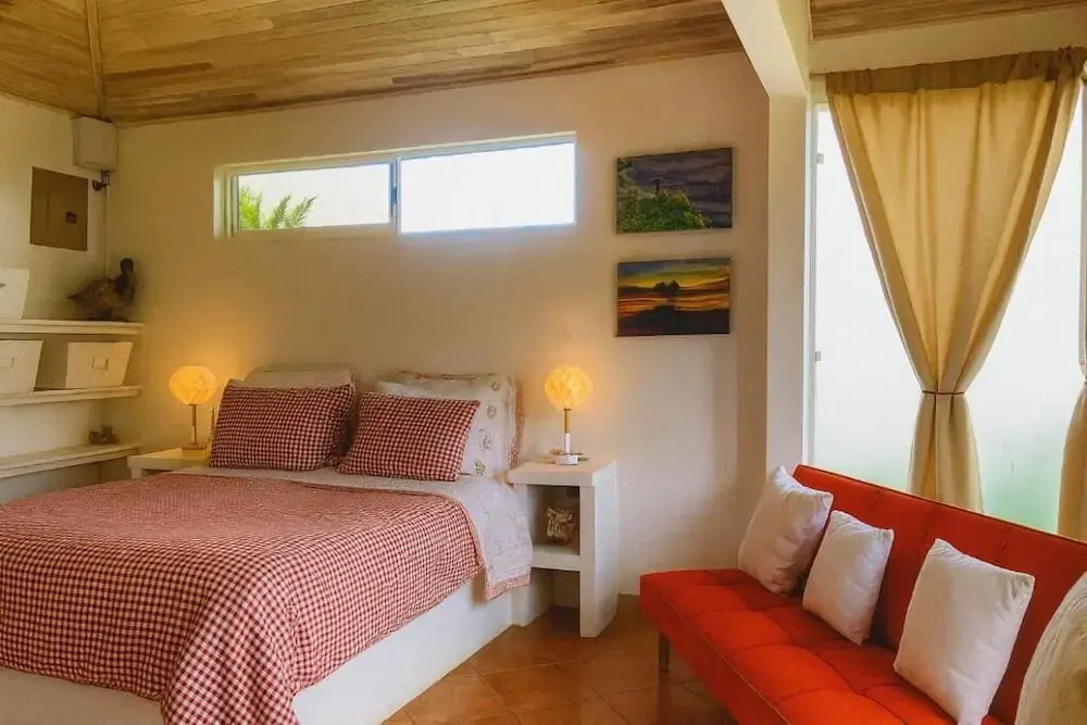 Cottage in Magic Mountain Views
