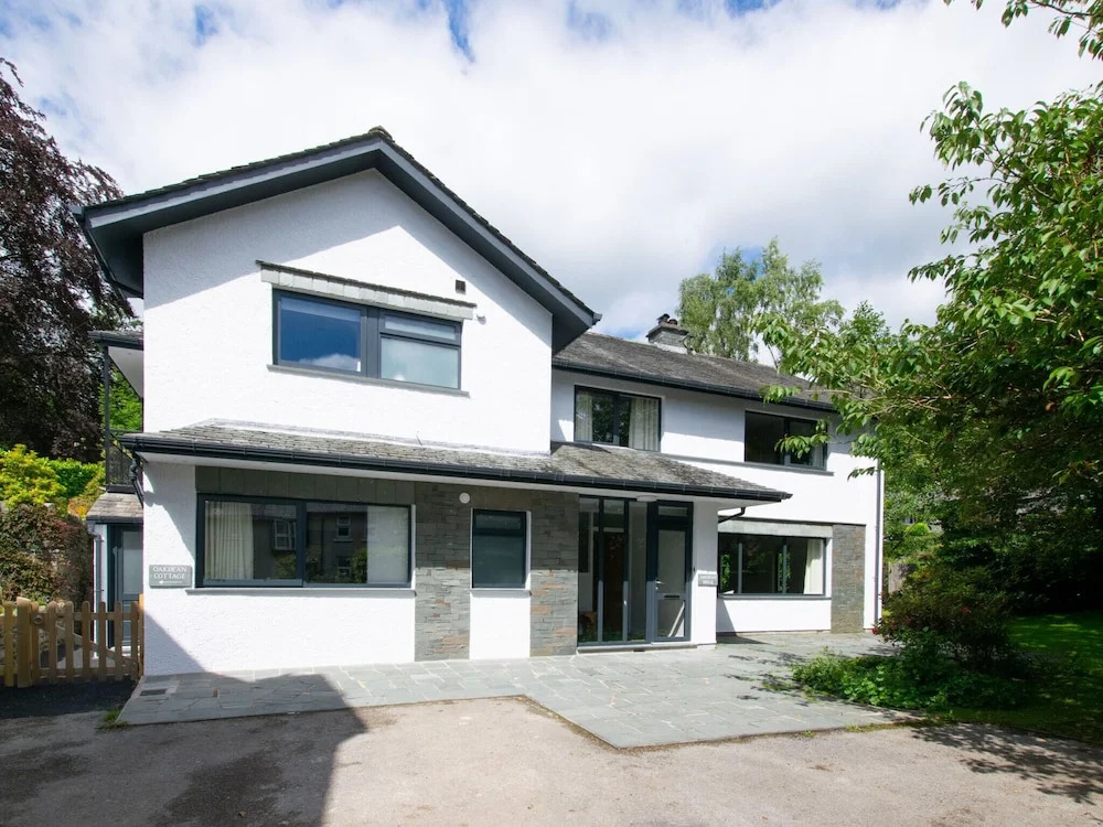 Luxurious Holiday Home With Private Garden at Chapel Stile