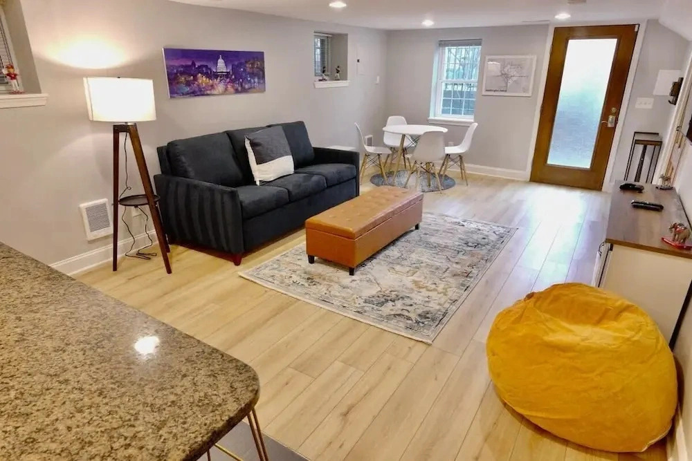 DC Beckons Darling Apt Sleeps 4