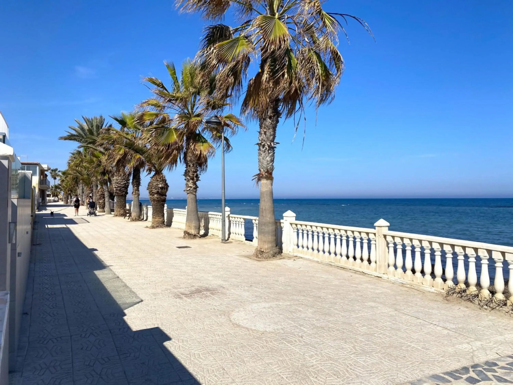Higuericas Costa 300m from the beach
