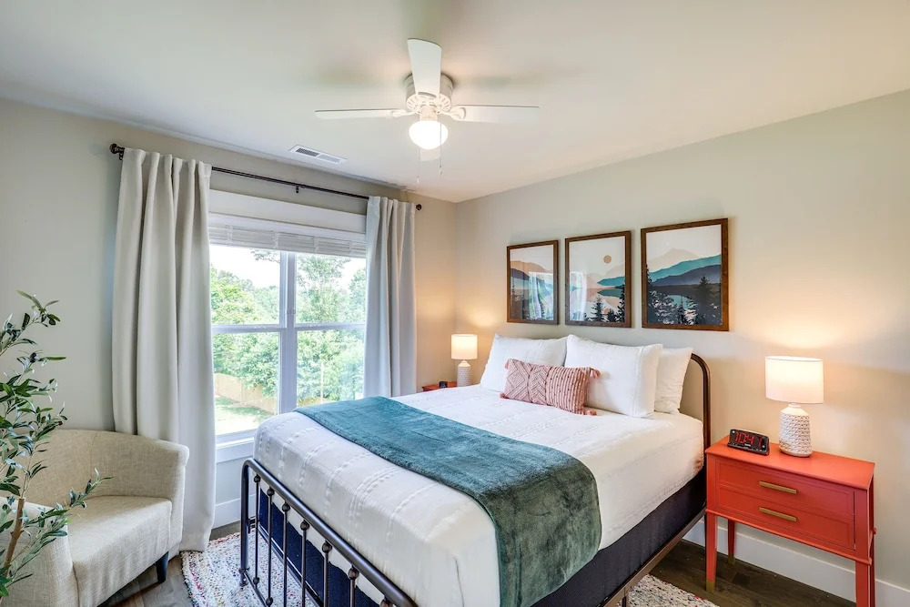 Getaway w/ Fire Pit: 3 Mi to River Arts District!