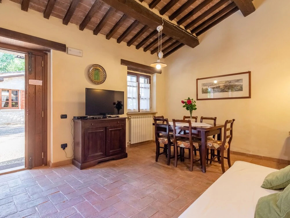Estate With 5 Apartments, Swimming Pool, Large Garden