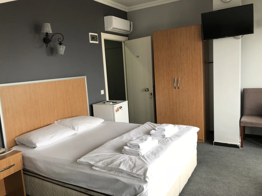 Ema Hotel