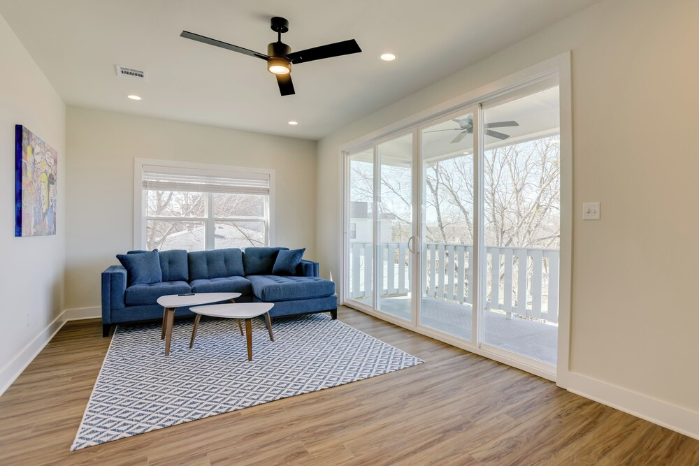 Walk to Restaurants: Modern Escape Near Kyle Field