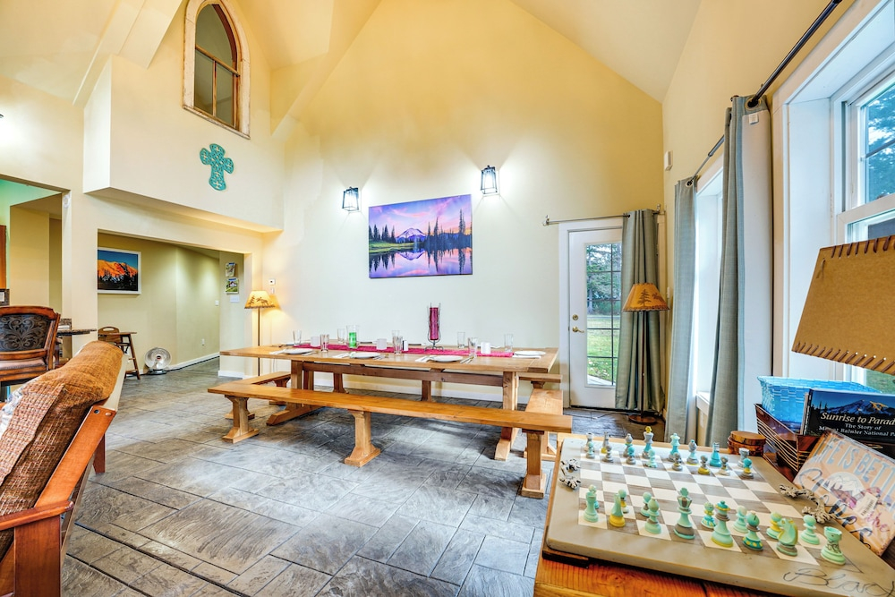Ski, Fish & Explore: Packwood Home w/ Sauna!
