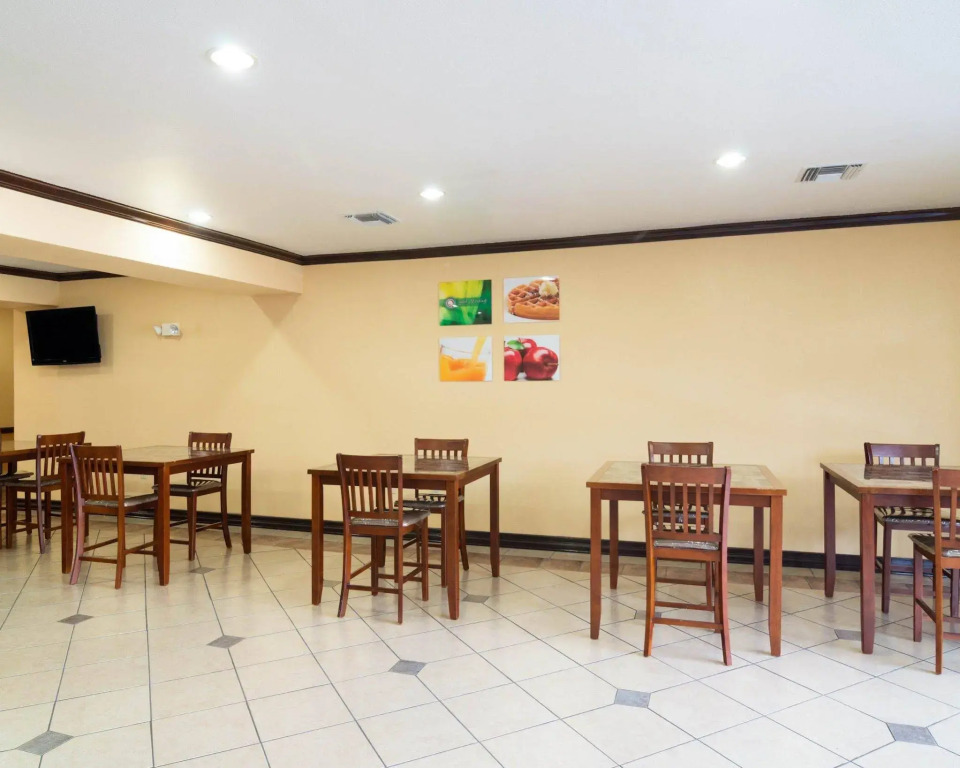 Quality Suites Houston IAH Airport - Beltway 8