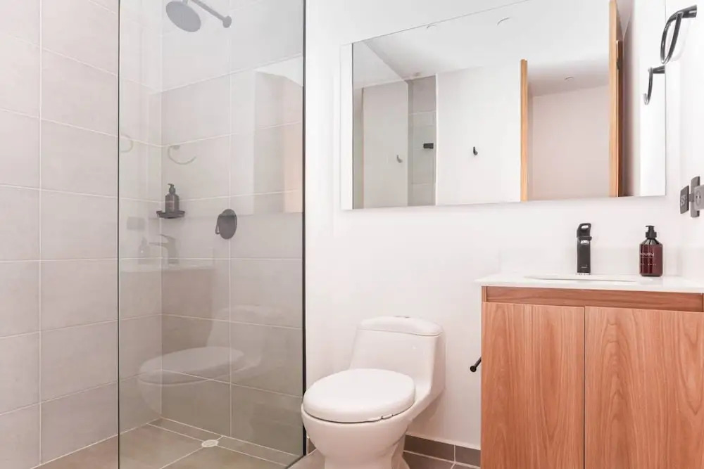 Metropolitan Living - 715b