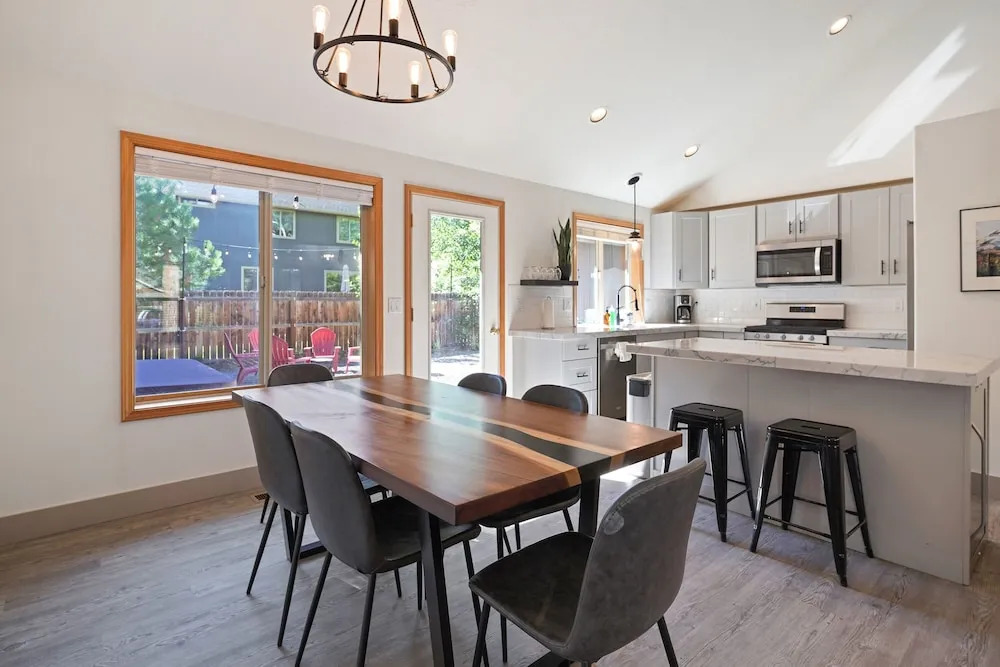 Quail Covey 3 Bedroom Home by RedAwning