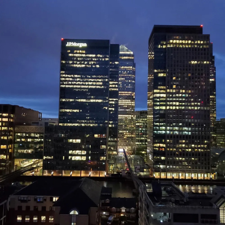 Captivating 2-bed Apartment in Canary Wharf London