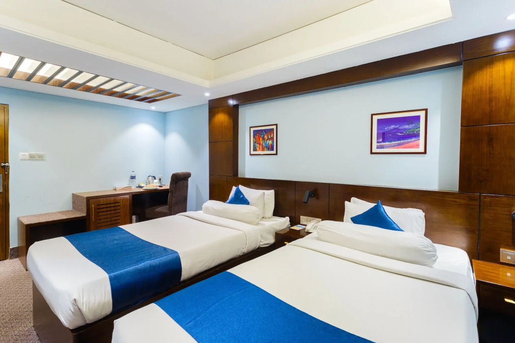 HOTEL THE CAPITAL LTD