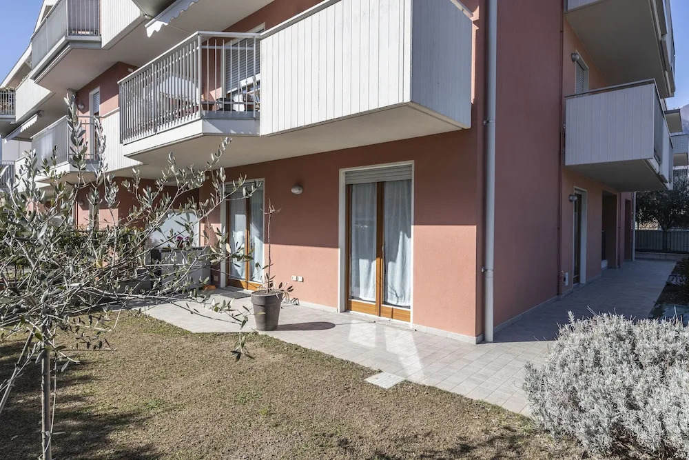 LakeGarden Apartment