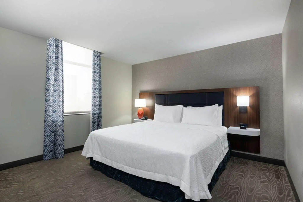 Hampton Inn & Suites Fort Wayne Downtown