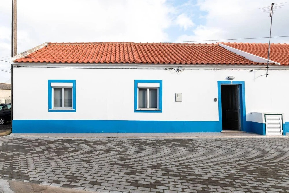 House with 2 Bedrooms in Lourinhã, with Wifi