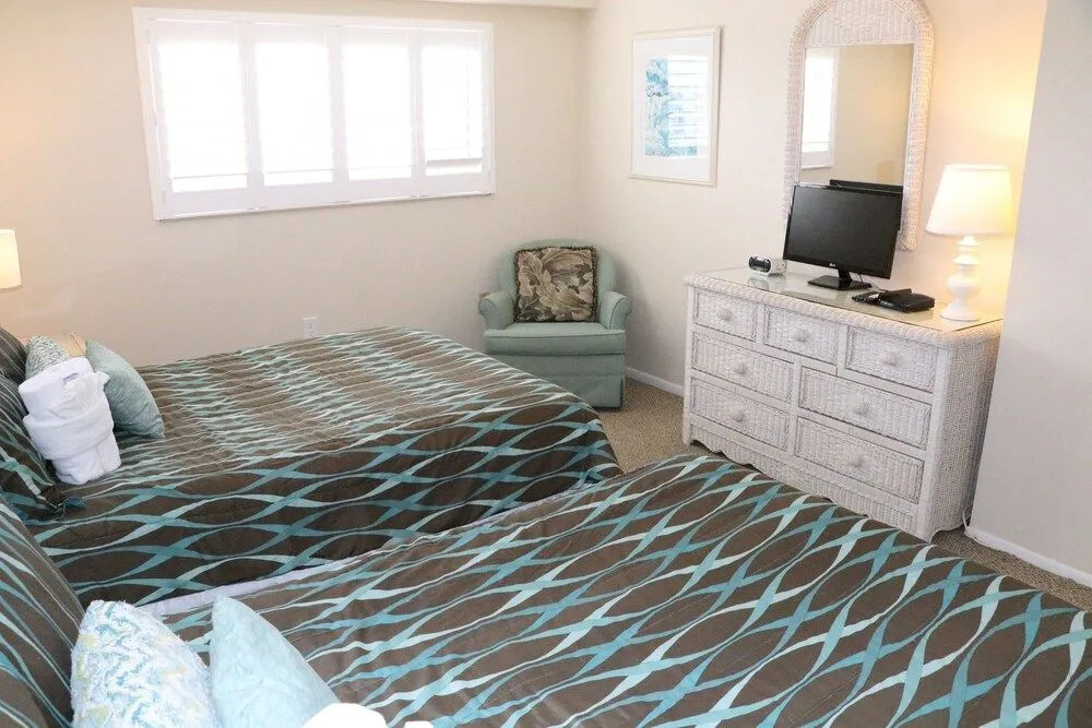 Jamaica Royale - 705 - 2 Br Condo