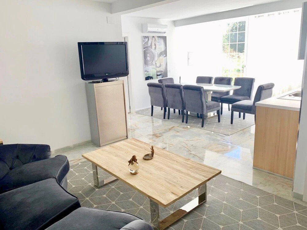 La Sala - Shabby Chic Bungalow in 5 min Walk From the Puerto Banus Beaches